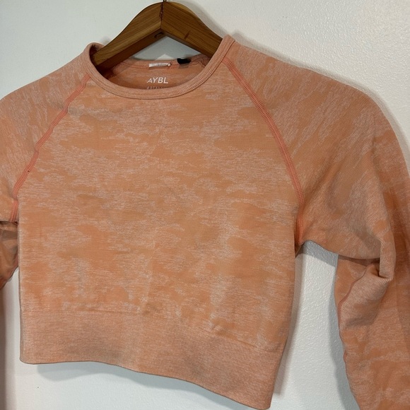 AYBL Evolve Seamless Long Sleeve Crop Top Peach Camo Womens Size Medium Gym - Picture 3 of 6
